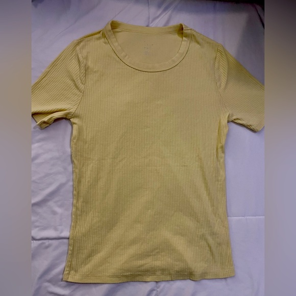 Soft Basic yellow T-shirt. Women’s size medium. - Picture 2 of 3